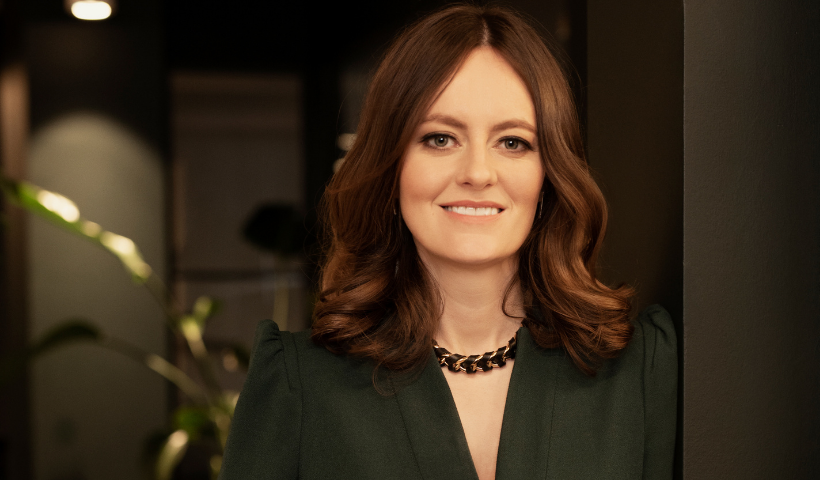 Jennifer Schivas chairs roundtable session with information industry leaders on the future of AI in publishing